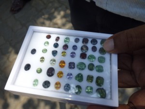 Boîte de pierres de couleur, marché aux pierres, Ratnapura